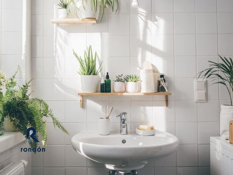 Baño funcional y estilizado