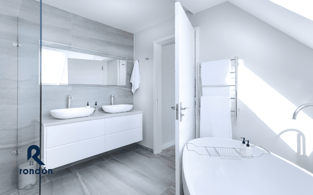 Baños modernos monocolor