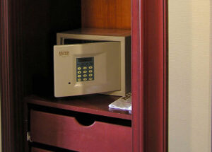 Caja fuerte en el armario