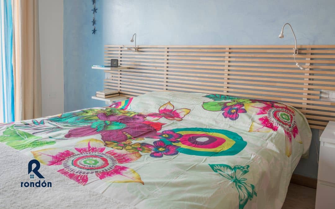 Cómo darle un toque más primaveral a tu hogar. colchas con flores