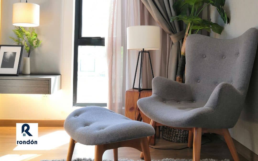 Sillón para leer en el dormitorio