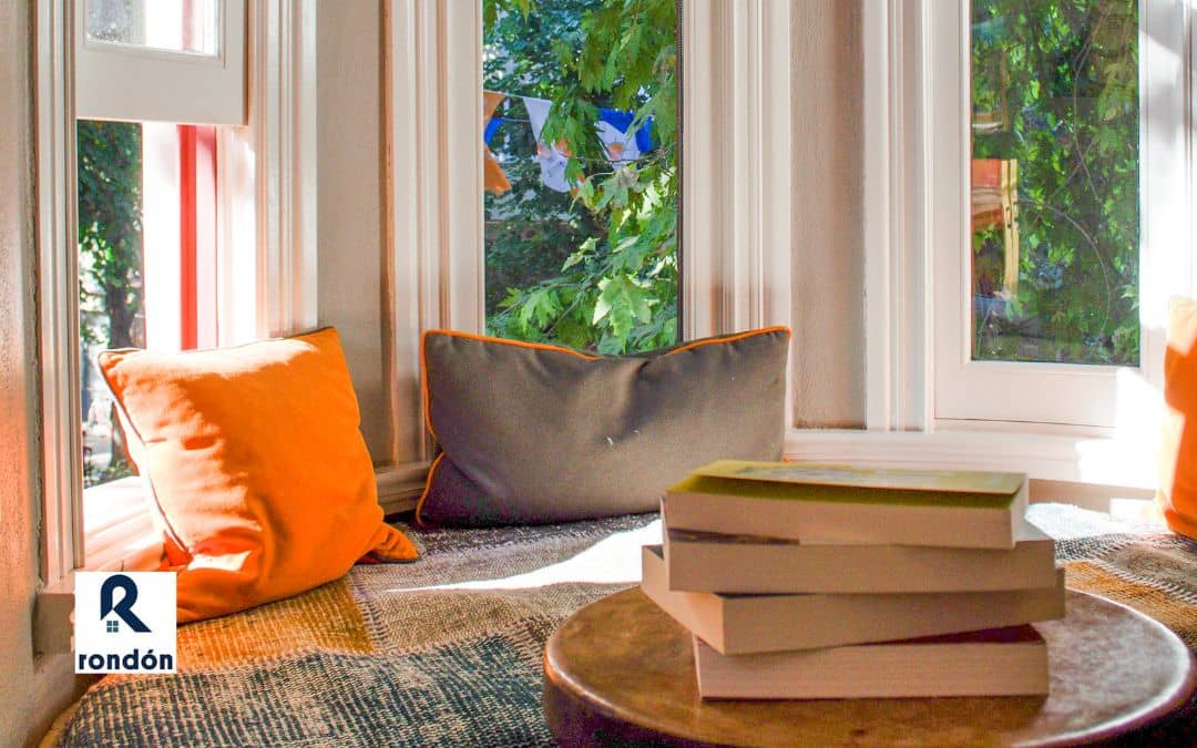 Cojín para leer en la ventana